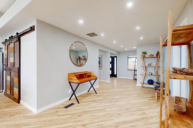 3105 Camino De La Sierra Lane NE, Albuquerque, NM 87111