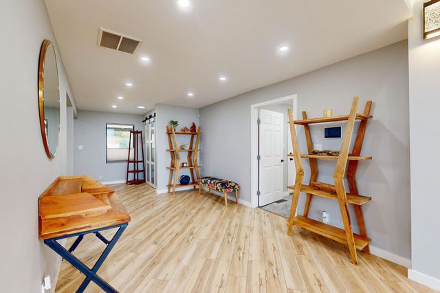 3105 Camino De La Sierra Lane NE, Albuquerque, NM 87111