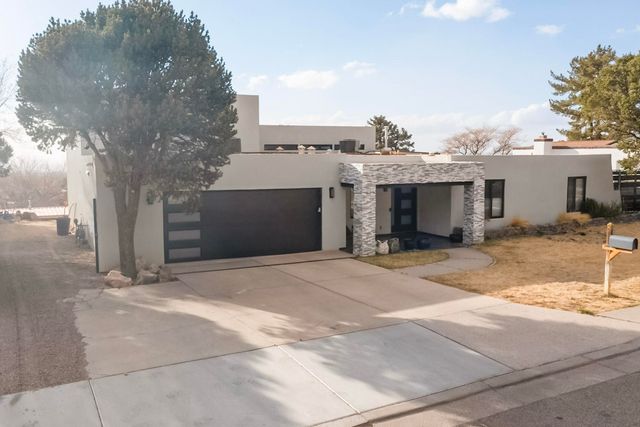 3105 Camino De La Sierra Lane NE, Albuquerque, NM 87111