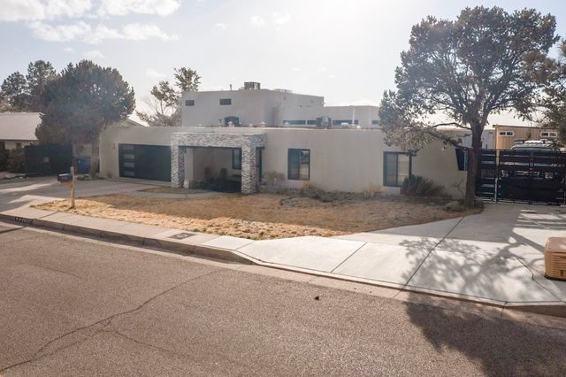 3105 Camino De La Sierra Lane NE, Albuquerque, NM 87111