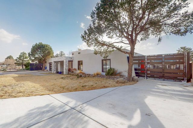 3105 Camino De La Sierra Lane NE, Albuquerque, NM 87111