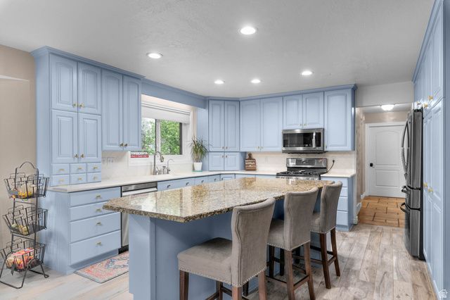9618 S RUSKIN CIR, Sandy, UT 84092
