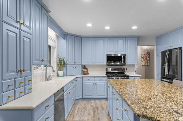 9618 S RUSKIN CIR, Sandy, UT 84092
