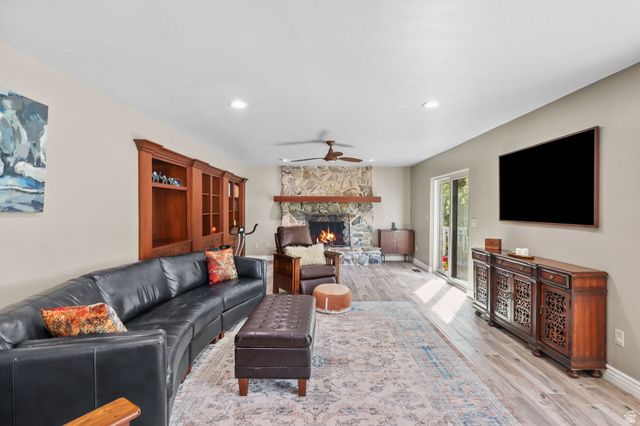 9618 S RUSKIN CIR, Sandy, UT 84092