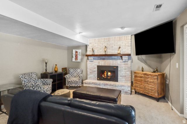 9618 S RUSKIN CIR, Sandy, UT 84092
