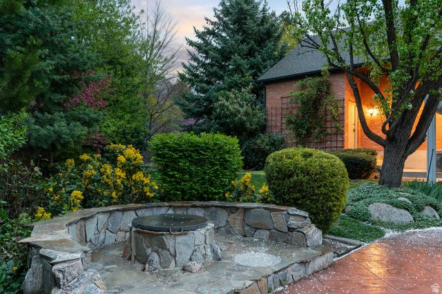 9618 S RUSKIN CIR, Sandy, UT 84092