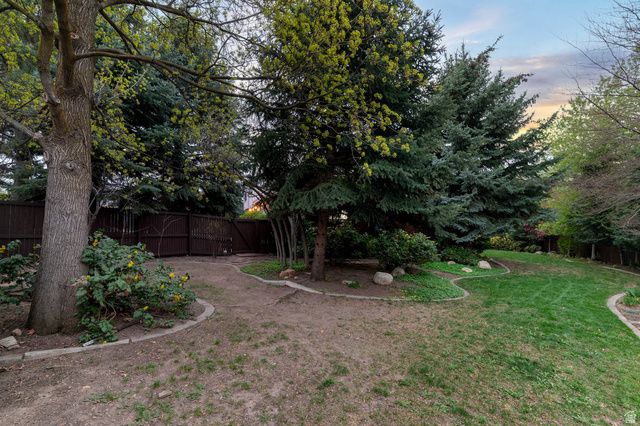 9618 S RUSKIN CIR, Sandy, UT 84092