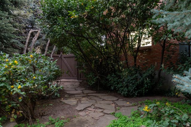 9618 S RUSKIN CIR, Sandy, UT 84092
