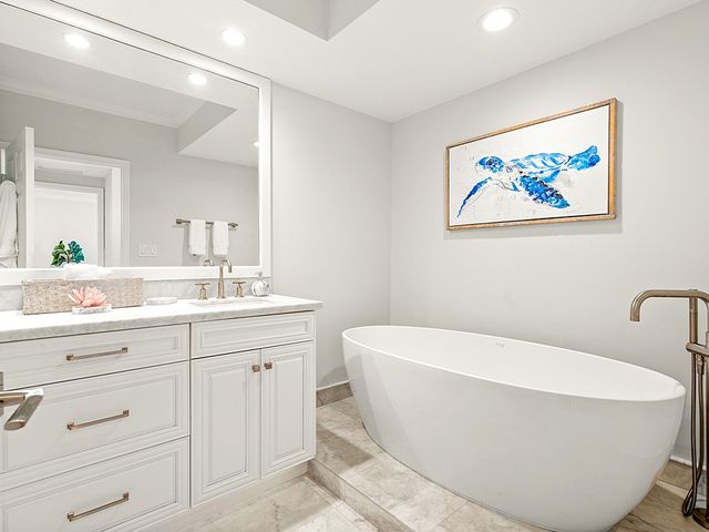 8870 N Sea Oaks Way 306, Vero Beach, FL 32963