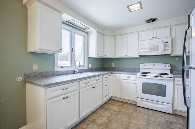 5 Bayberry Lane, Greece, NY 14616