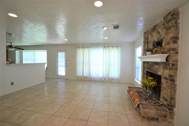 12410 Meadow Briar Drive, Stafford, TX 77477