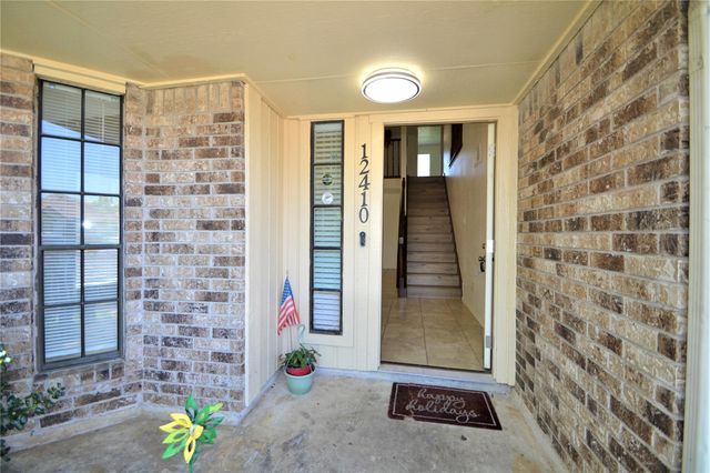 12410 Meadow Briar Drive, Stafford, TX 77477