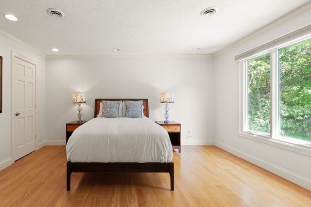 48 Castle Dr, Sharon, MA 02067