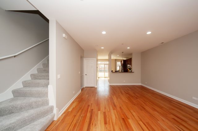90 Legacy Lane, Wheeling, IL 60090
