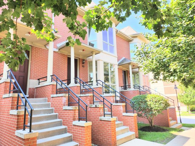 90 Legacy Lane, Wheeling, IL 60090