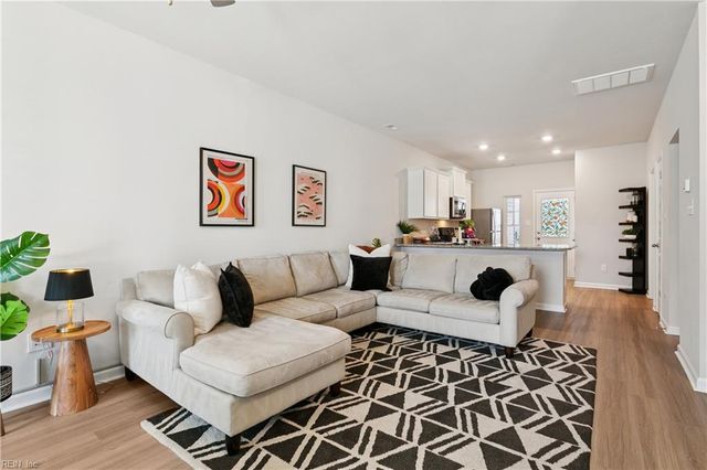 1527 Auckland CT, Newport News, VA 23608