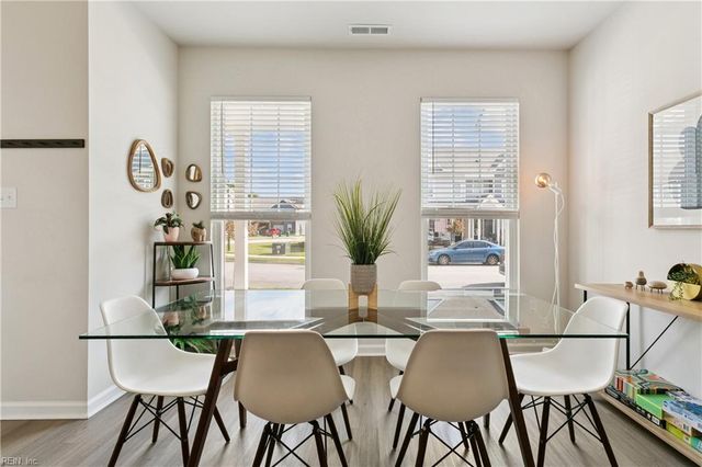 1527 Auckland CT, Newport News, VA 23608