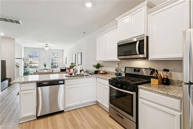 1527 Auckland CT, Newport News, VA 23608