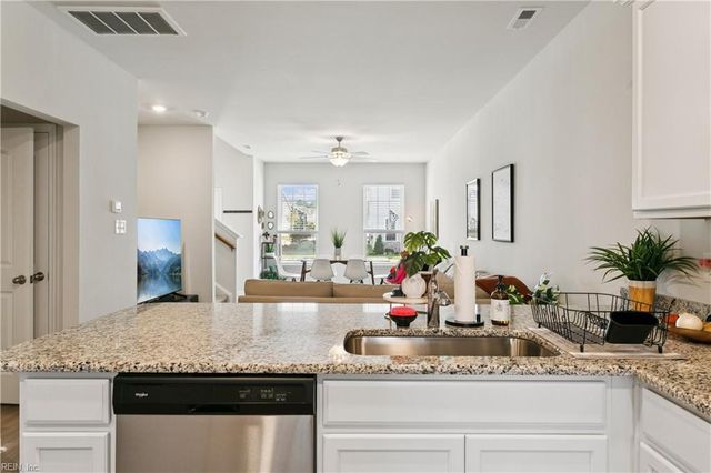 1527 Auckland CT, Newport News, VA 23608