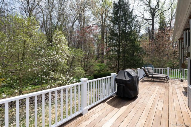 32 Watch Hill Road, Croton-on-hudson, NY 10567