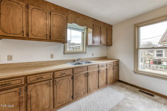 708 North Main Avenue, Erwin, TN 37650