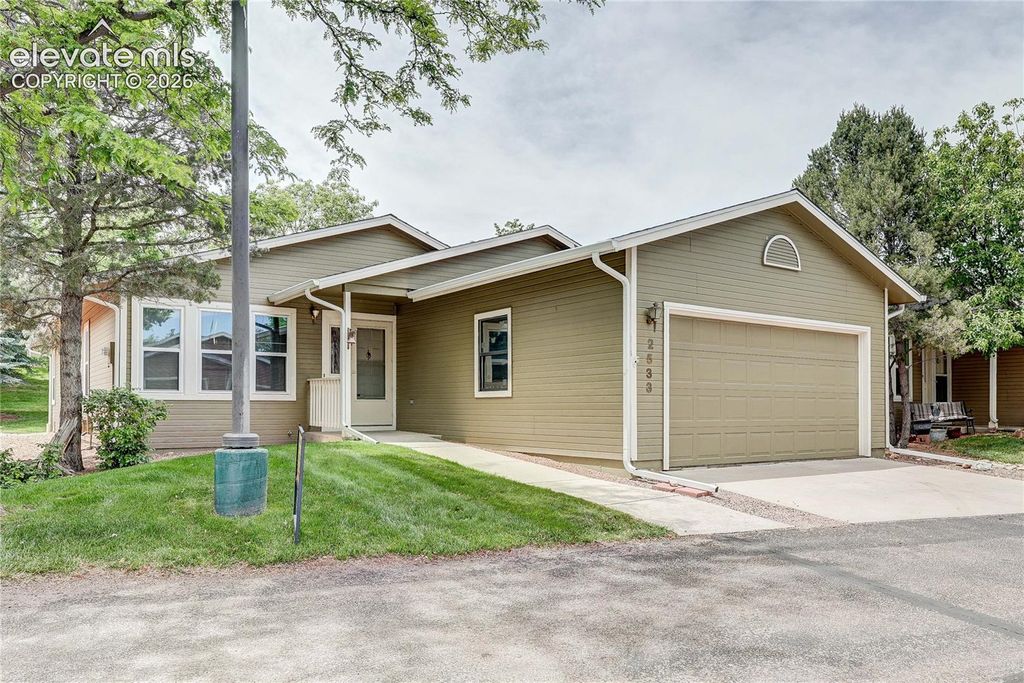 2533 Patriot Heights, Colorado Springs, CO 80904 — exterior