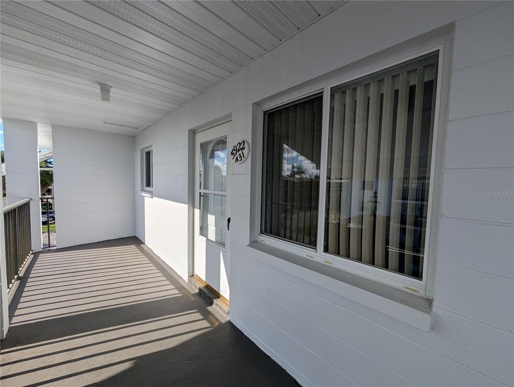 Image 2 of property listing at 5922 GARDEN LANE A31, Bradenton, FL 34207