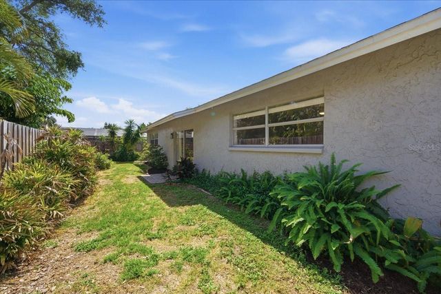 11875 90TH AVENUE, Seminole, FL 33772
