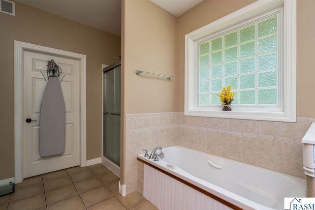 2346 Abbywood Lane, North Mankato, MN 56003