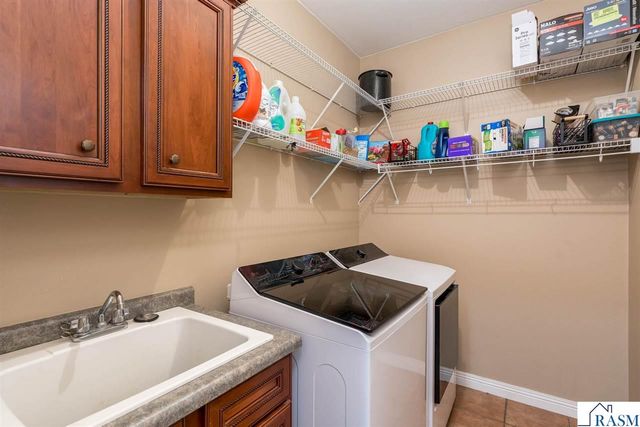 2346 Abbywood Lane, North Mankato, MN 56003