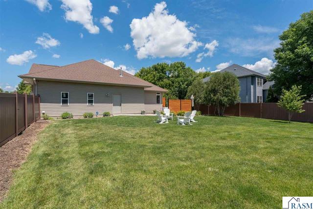 2346 Abbywood Lane, North Mankato, MN 56003