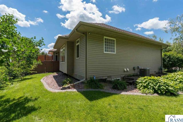 2346 Abbywood Lane, North Mankato, MN 56003