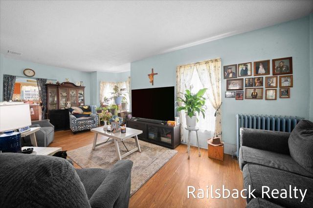 1560 Hamilton Avenue NW, Grand Rapids, MI 49504