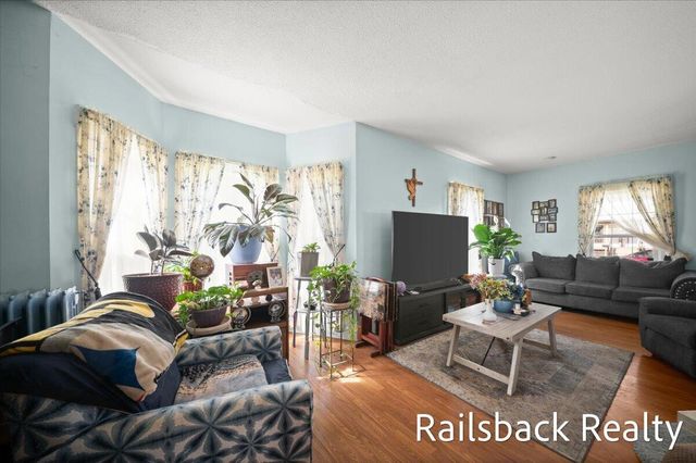 1560 Hamilton Avenue NW, Grand Rapids, MI 49504