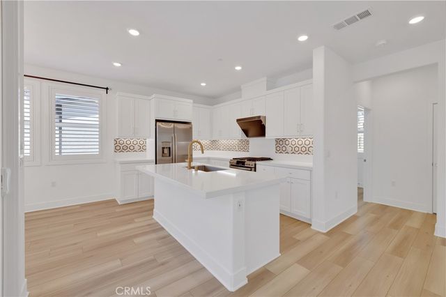 426 Lobata, Irvine, CA 92618