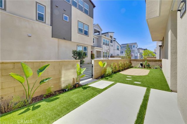 426 Lobata, Irvine, CA 92618