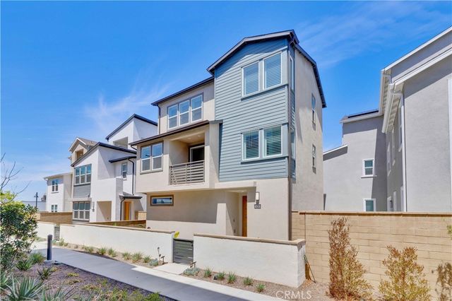426 Lobata, Irvine, CA 92618
