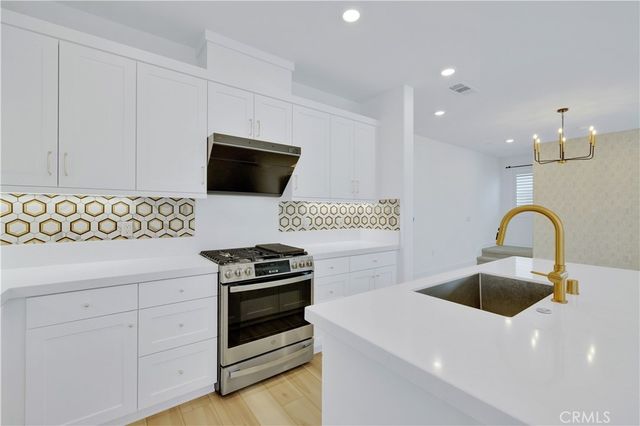 426 Lobata, Irvine, CA 92618