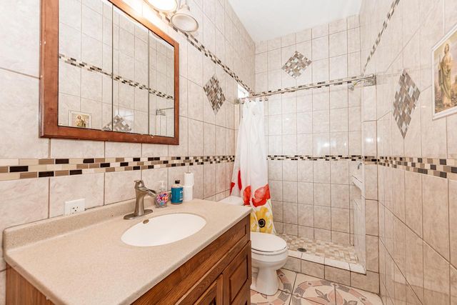 932 S Layton BOULEVARD, Milwaukee, WI 53215