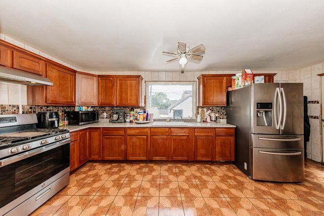 932 S Layton BOULEVARD, Milwaukee, WI 53215