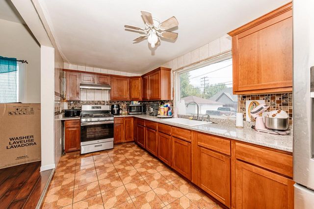 932 S Layton BOULEVARD, Milwaukee, WI 53215