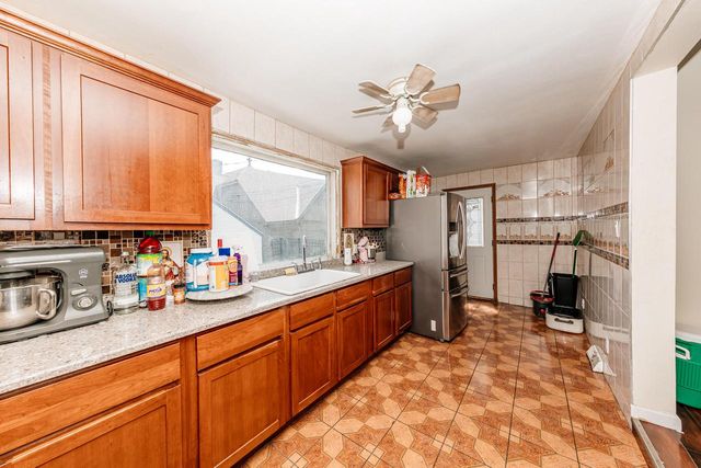 932 S Layton BOULEVARD, Milwaukee, WI 53215