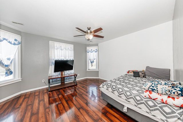 932 S Layton BOULEVARD, Milwaukee, WI 53215
