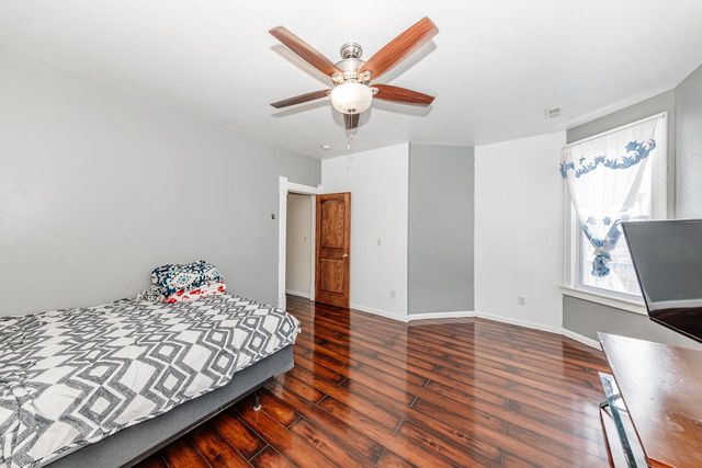 932 S Layton BOULEVARD, Milwaukee, WI 53215