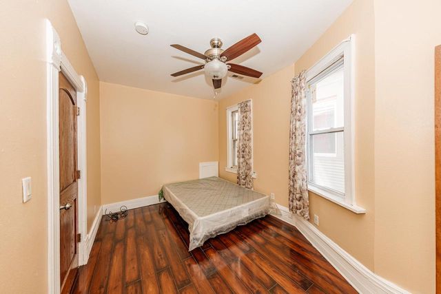 932 S Layton BOULEVARD, Milwaukee, WI 53215