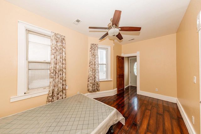 932 S Layton BOULEVARD, Milwaukee, WI 53215