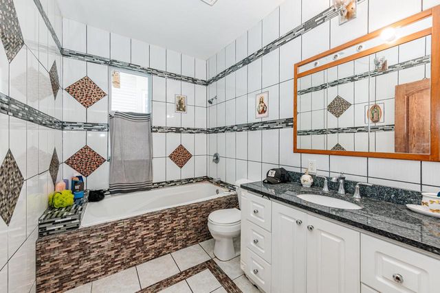 932 S Layton BOULEVARD, Milwaukee, WI 53215