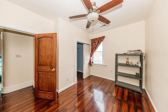 932 S Layton BOULEVARD, Milwaukee, WI 53215