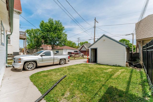 932 S Layton BOULEVARD, Milwaukee, WI 53215
