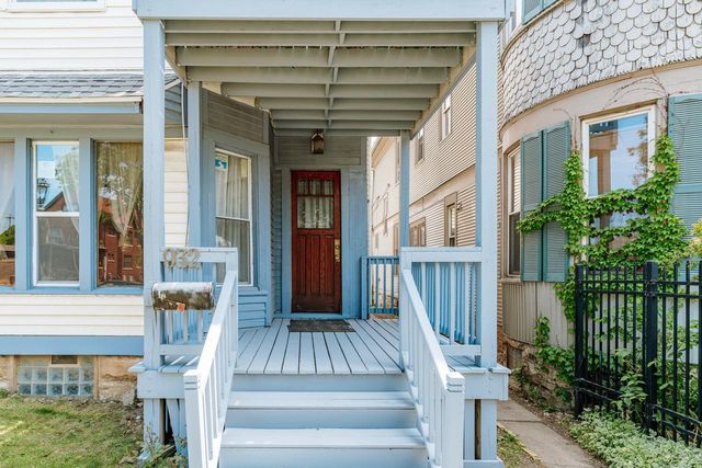 932 S Layton BOULEVARD, Milwaukee, WI 53215